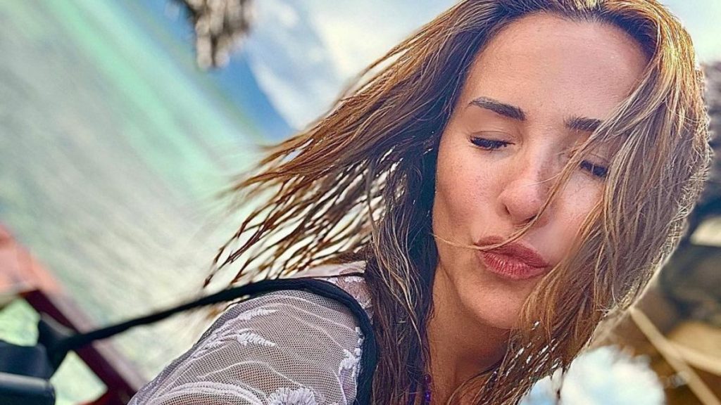 Angélica Castro enciende las redes con sensual foto en bikini Te ves hermosa Pudahuel