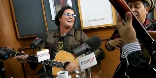 Carlos Vives tocando en el Radio Pudahuel