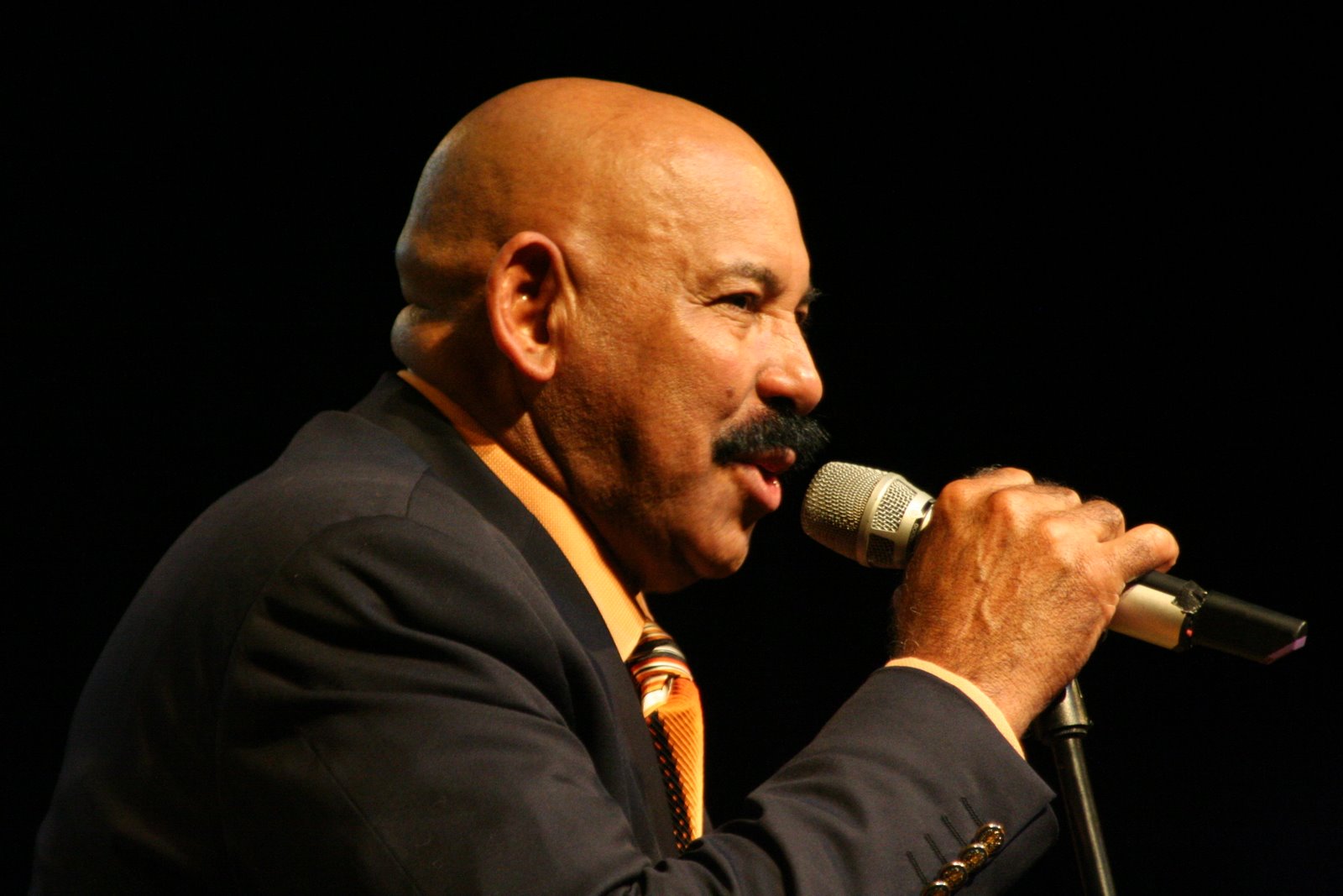Óscar de León se presenta en el Teatro Caupolicán — Pudahuel