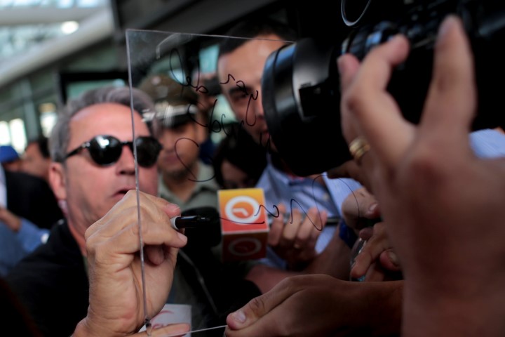 18 FEBRERO de 2016/SANTIAGO Esta mañana arribo al aeropuerto Chile Ricardo Montaner para participar como jurado del Festival de Viña el cual comienza este próximo lunes.  FOTO:PABLO ROJAS MADARIAGA/AGENCIAUNO