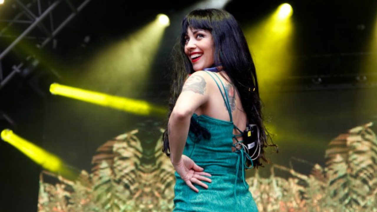 Imitadora De Mon Laferte La Rompe En Programa De Peru Imitadora De Mon Laferte La Rompe En Programa De Peru