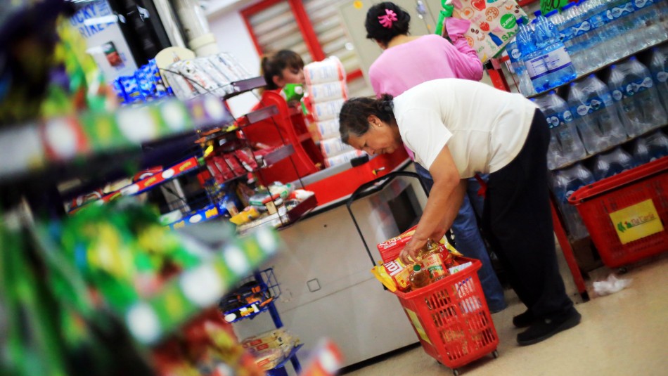 Resultado de imagen para trabajadores de supermercados atención