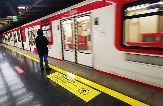 Metro De Santiago Adelanta Su Horario De Apertura Y Reabre Estaciones