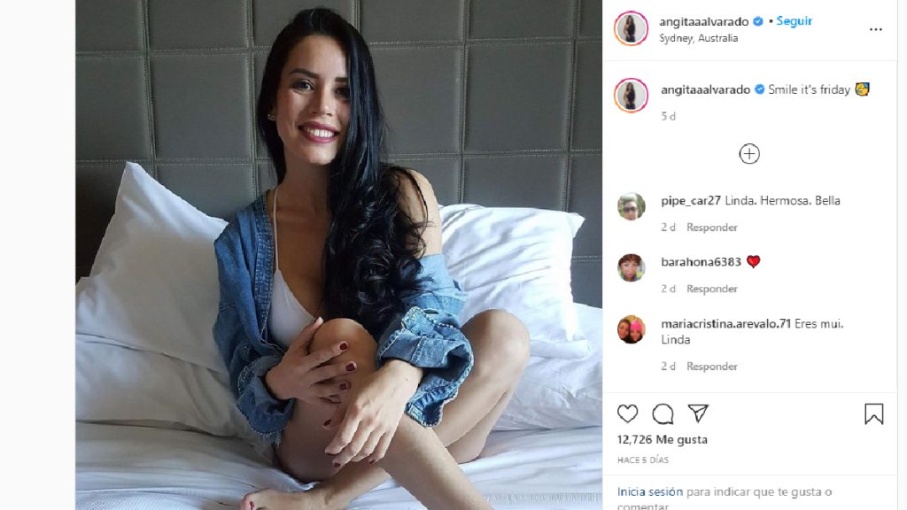 Angie Alvarado En La Cama