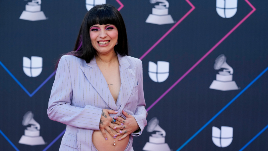 Mon Laferte Grammys 2022 (1)