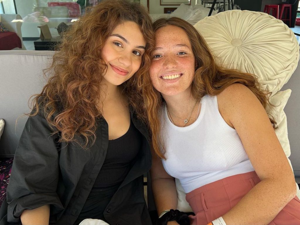 Laura De La Fuente Y Alessia Cara