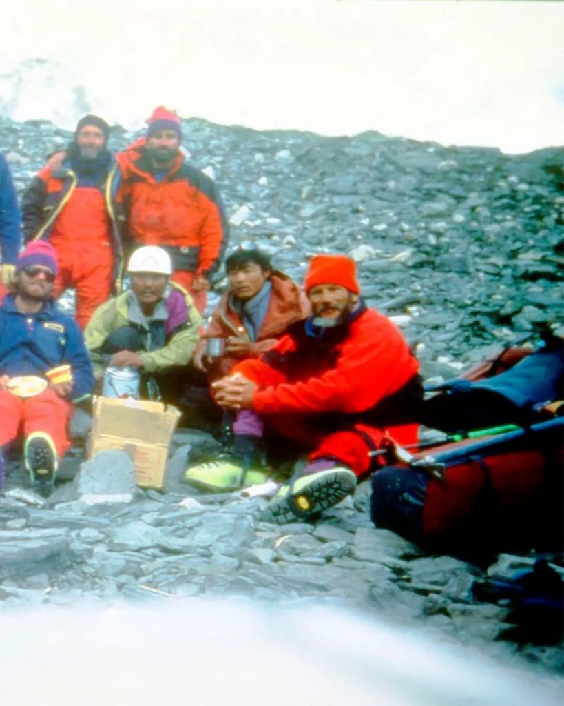 Chilenos en la cumbre del Everest Hoy se cumplen 30 años de este logro