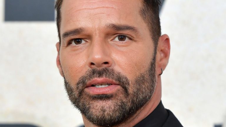 Denuncia Ricky Martin