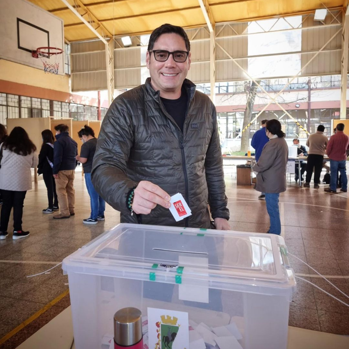 Pancho Saavedra Votando