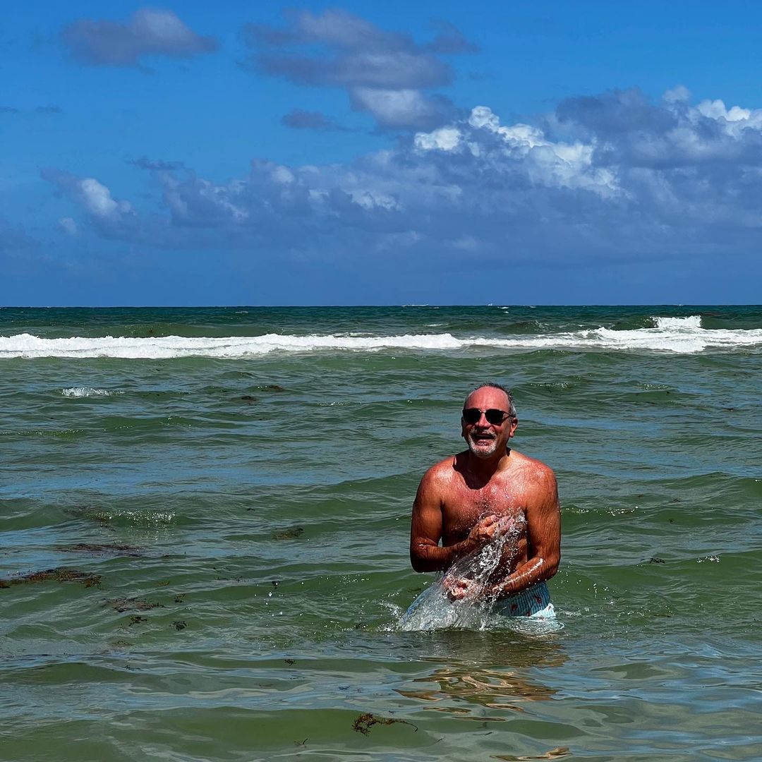 Luis Jara foto en la playa 