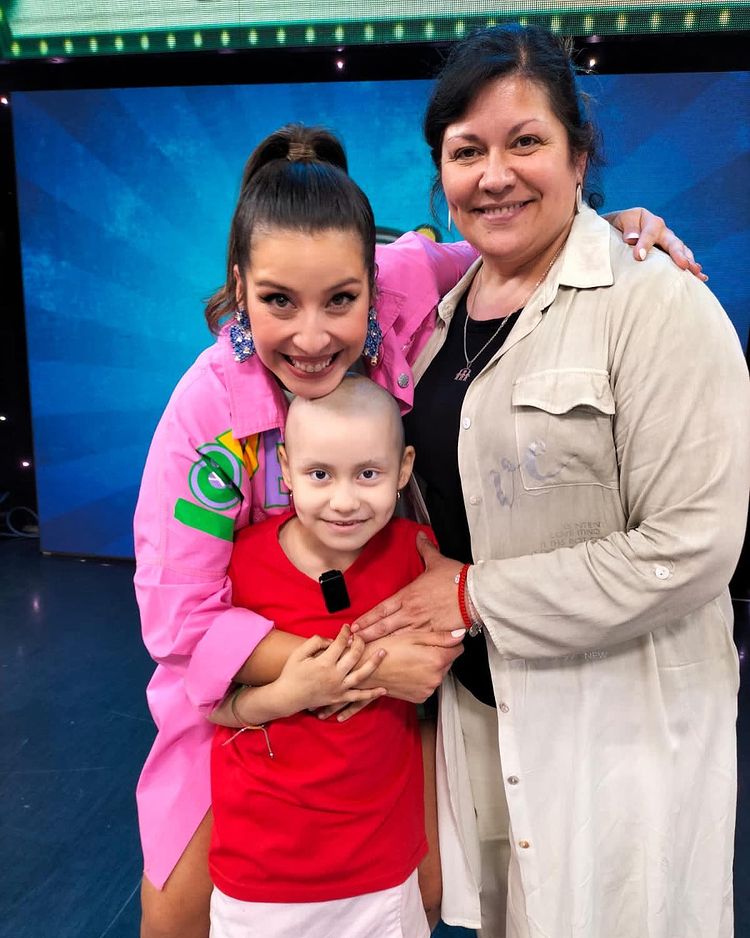 María José Quintanilla encuentro con niña que lucha contra el cáncer