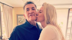Gisella Gallardo Y Emotivo Gesto De Cantante Nacional
