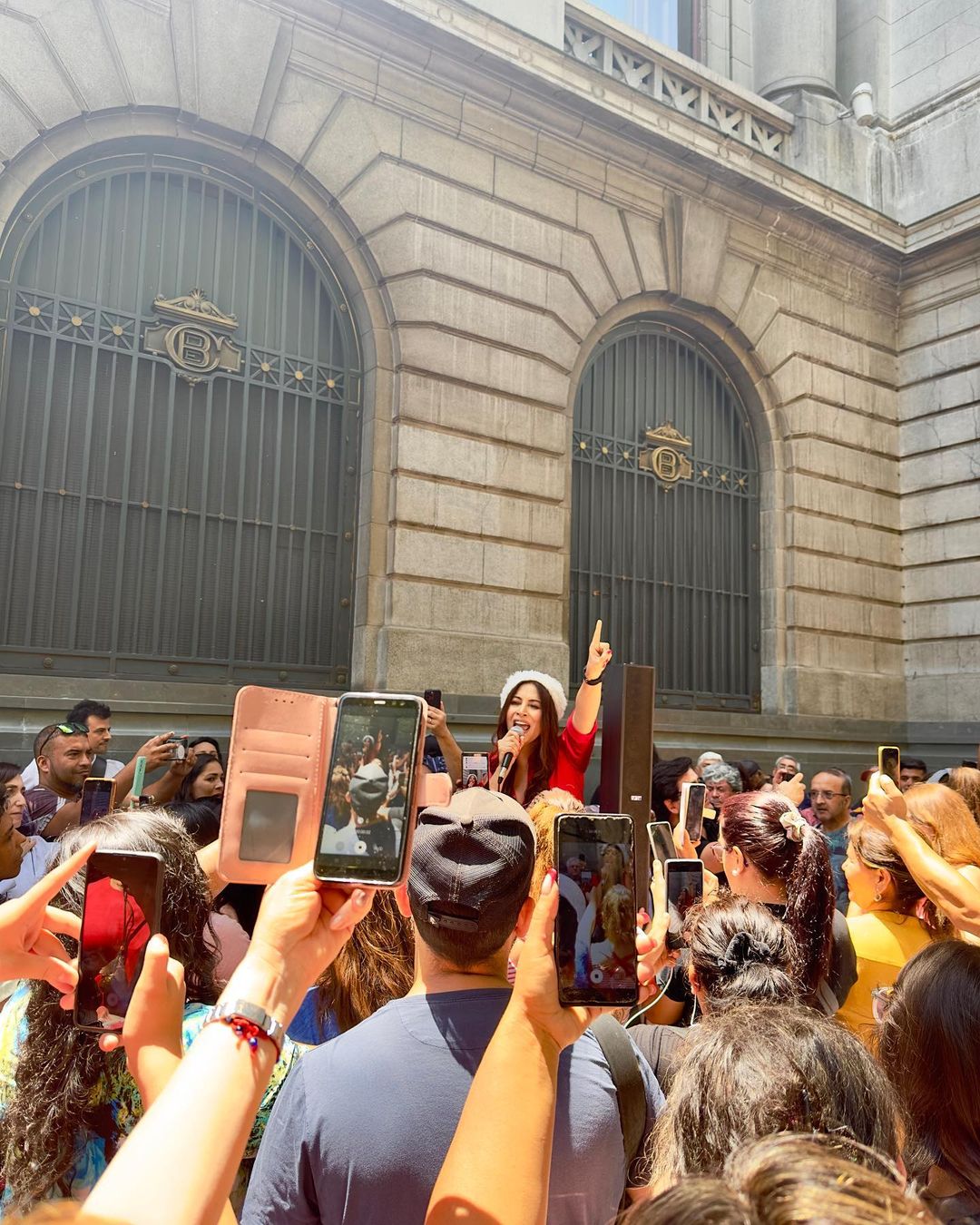 Myriam Hernández Increíble Presentación En Paseo Ahumada (2)