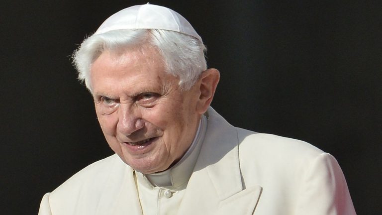 Muere Benedicto XVI (3)