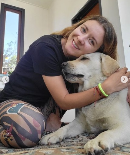 Carla Jara Y Su Perrito 2