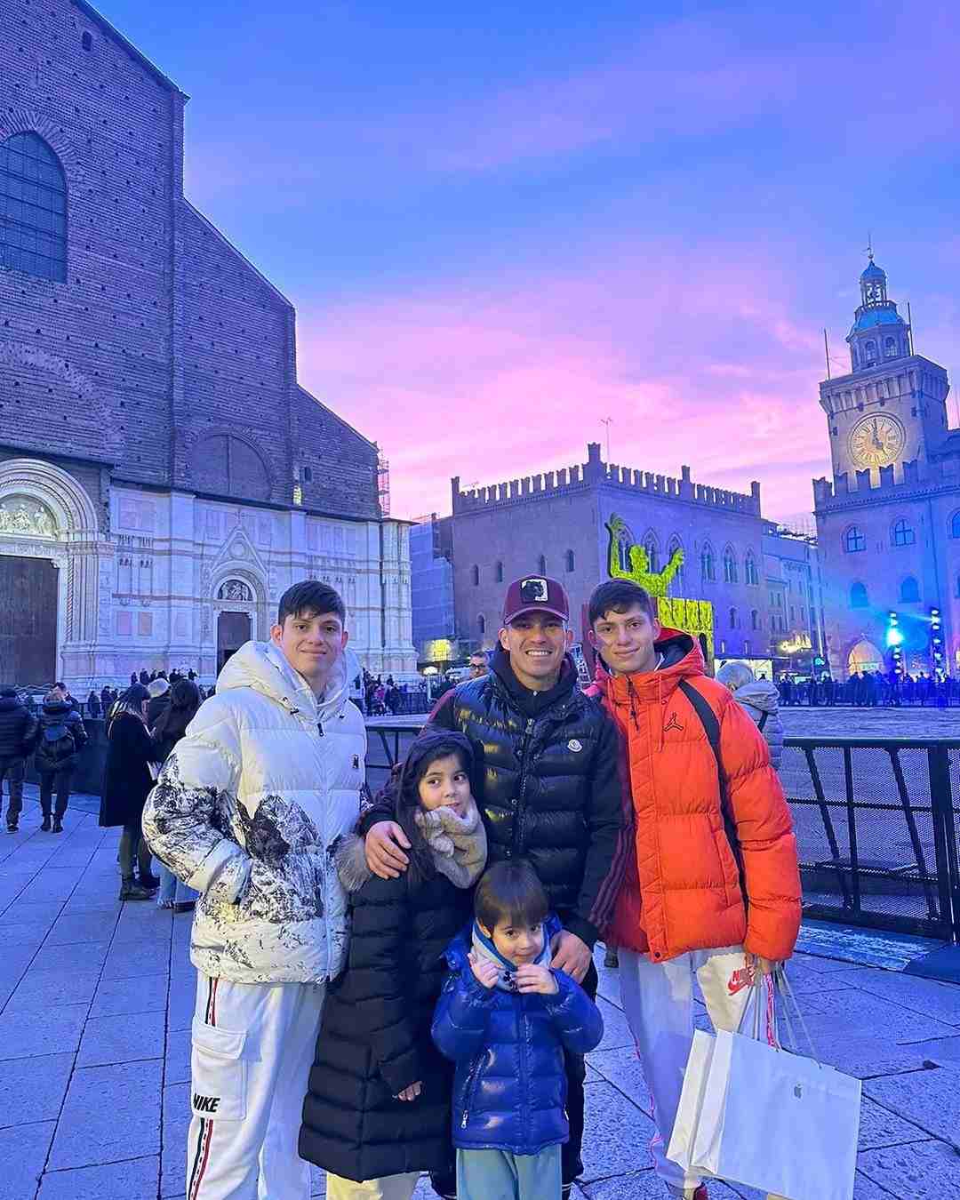 Gary Medel Y Sus Hijos