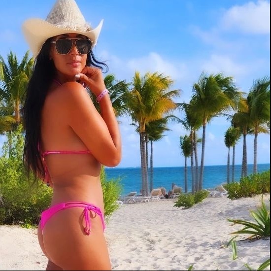 Pamela Díaz En Bikini Rosa