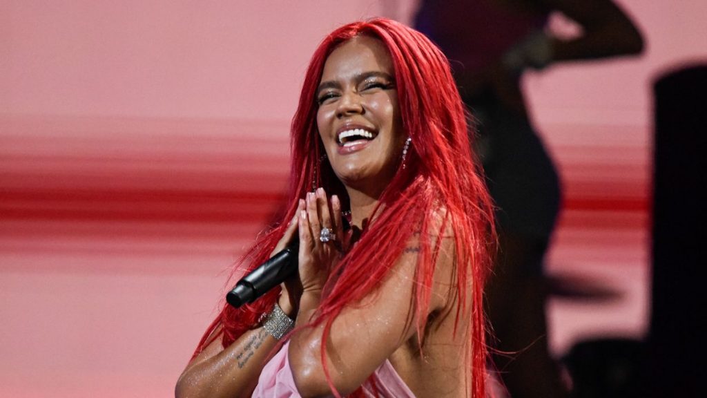 Karoll La gran sorpresa de Karol G en Viña 2023: Cantante subió al escenario ...
