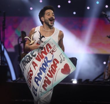 Camilo recibe Gaviota de Plata y Oro en el Festival de Viña