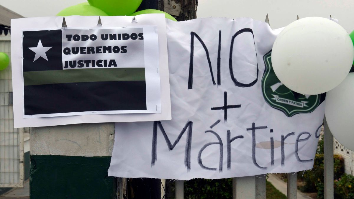 Funeral Despedida De Rita Olivares Carabineros De Luto Lágrimas (3)