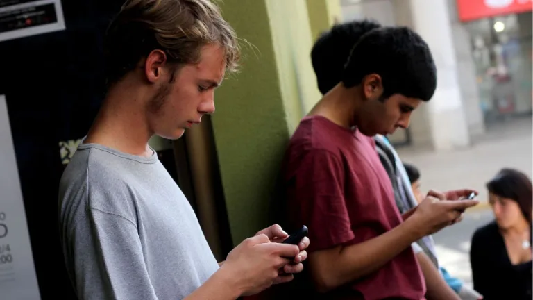 Uso De Celulares En Colegios