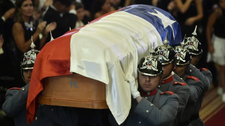 _La última Voluntad Probablemente De La Familia__ Revelan Cómo Está Vestido Sebastián Piñera En Funeral De Estado