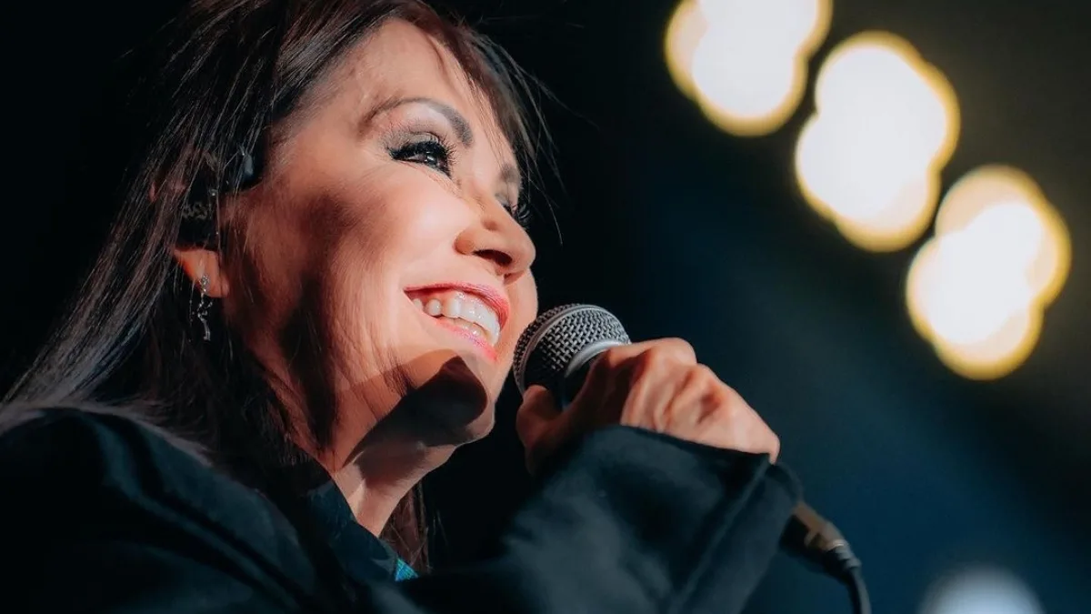 Ana Gabriel En Chile La Ídola Mexicana Superó Sus Problemas De Salud Y Deleitó Con Su Voz En El Movistar Arena (2)