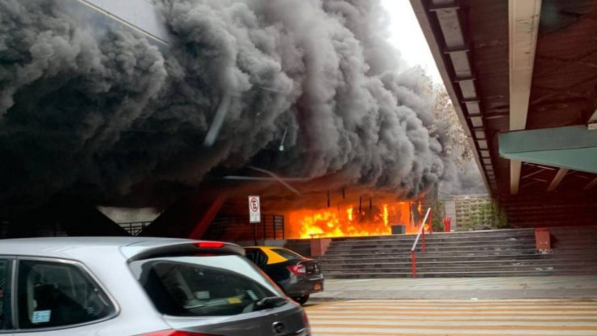 Alarmante incendio en Metro Escuela Militar es viralizado en redes ...