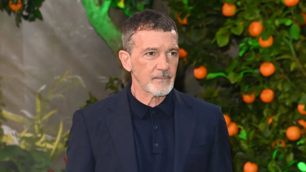 Conmoción mundial: Antonio Banderas confirmó la muerte de reconocido músico de la orquesta de "El Fantasma de la Ópera" — Pudahuel