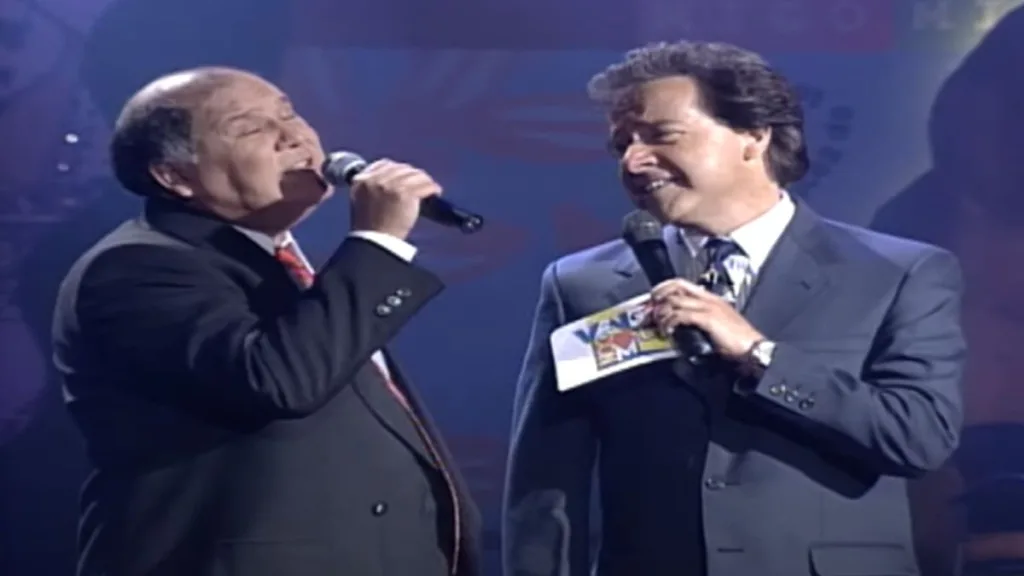 Leo Dan Cantó Junto Al Pollo Fuentes
