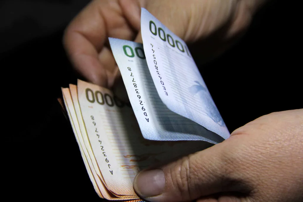 Decretan aumento del sueldo mínimo en Chile para este 2025.