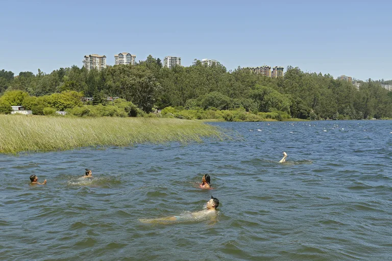 Vacaciones de verano en lagunas cerca de Santiago