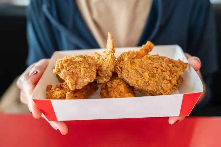 Cadena de comida rápida en riesgo de quiebra por deudas. Foto referencial.