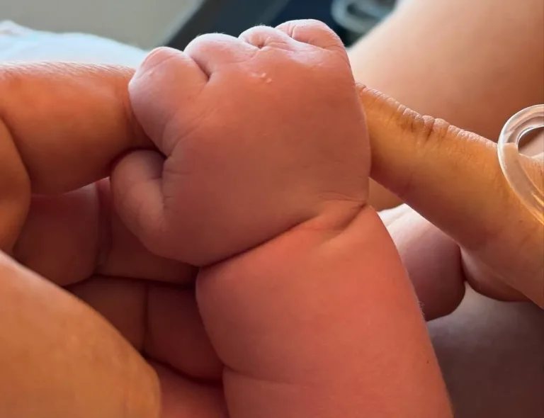 Toto Acuña y Belén Mora confirman nacimiento de su segundo hijo. Foto instagram @totoacunaoficial