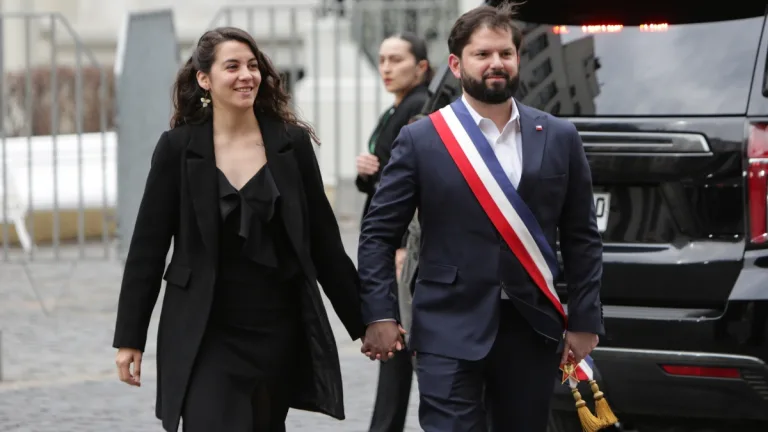 ¡Será Niña! Presidente Boric Anuncia El Sexo Del Bebé Que Espera Junto A Paula Carrasco