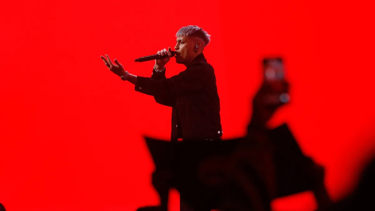 La Emotiva Entrega De Gaviotas A Kidd Voodoo El Cantante Nacional Recibió Los Premios De Sus Padres En El Escenario (3)