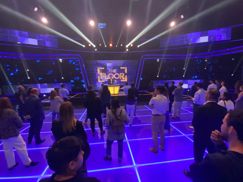 Estudio De The Floor Scaled