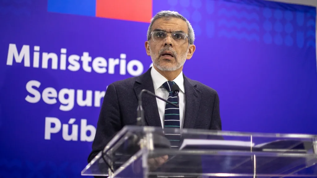 Por Desmanes Y Muerte De Dos Hinchas Ministro Cordero Confirma Suspensión Del Superclásico Y Conmebol Sanciona A Colo Colo