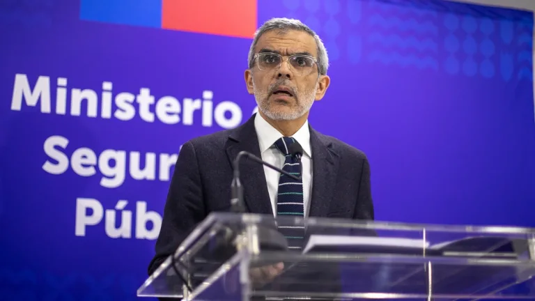 Por Desmanes Y Muerte De Dos Hinchas Ministro Cordero Confirma Suspensión Del Superclásico Y Conmebol Sanciona A Colo Colo