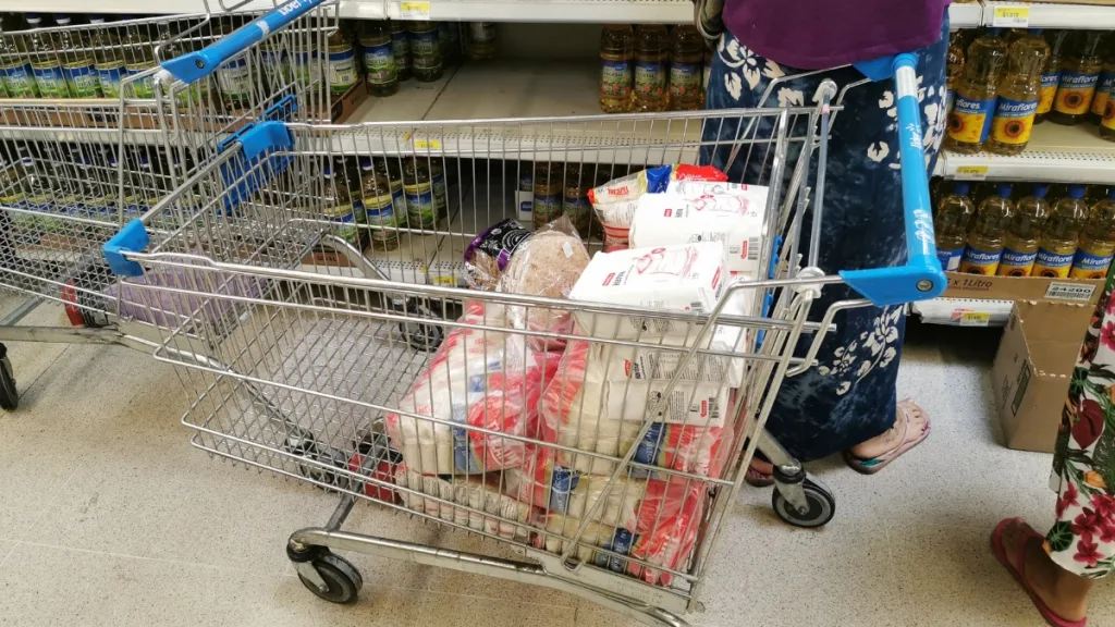 supermercado feriado 12 de octubre