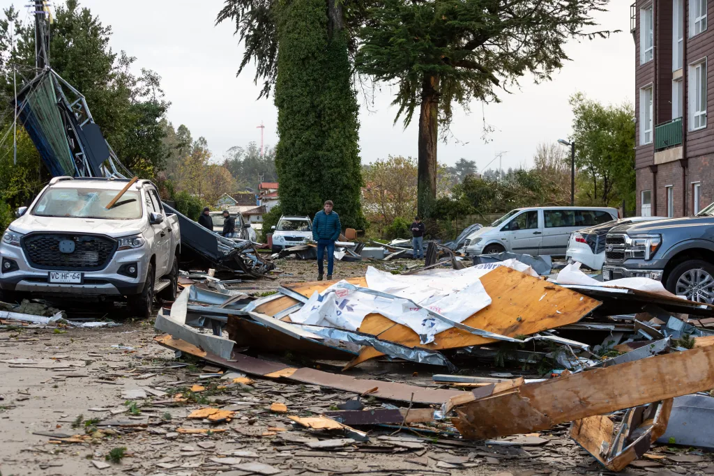 Daños en Puerto Varas por el tornado. Créditos: Agencia UNO.