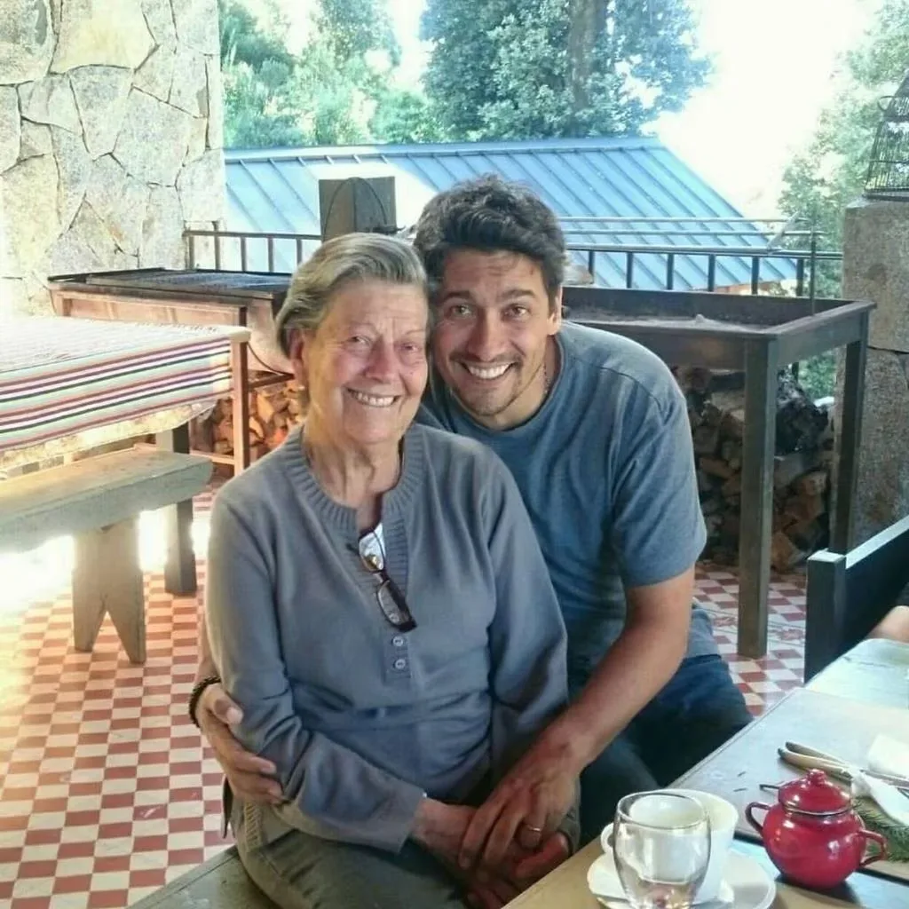 013caade736b Rafael Araneda Y Su Mam Laura