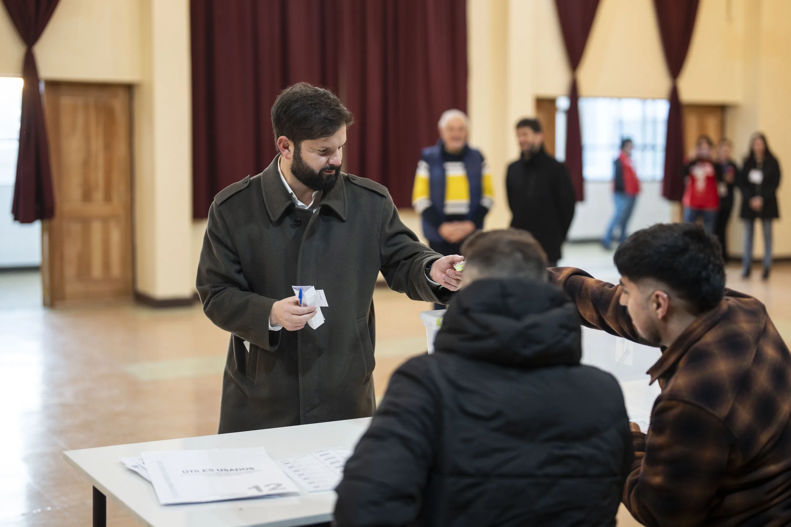 El Presidente Realiza Su Voto En Punta Arenas