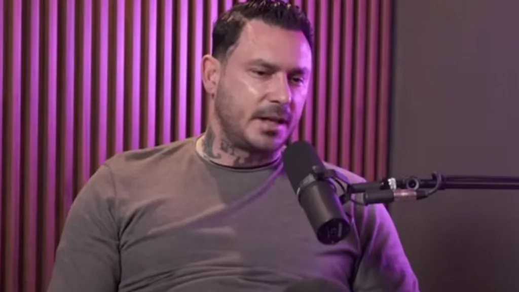 Mauricio Pinilla exfutbolista, comentarista y presentador de televisión