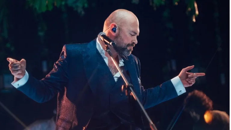 Santiago Cruz Llega A Chile En Octubre Con Su Gira Quince De Caminos