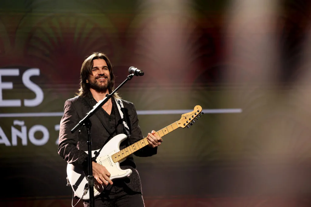 Juanes rindió homenaje a Los Prisioneros en Chile durante el 2024.