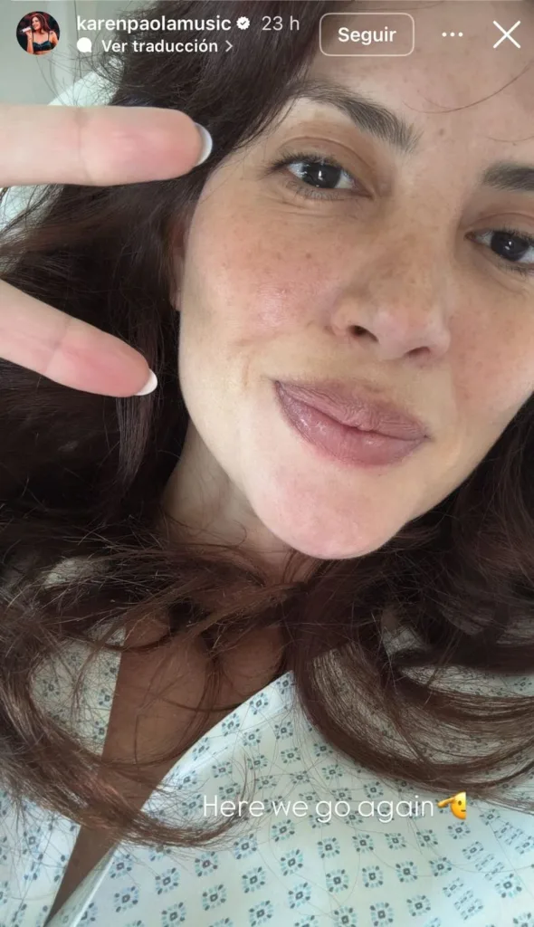 Karen Paola en bata clínica
