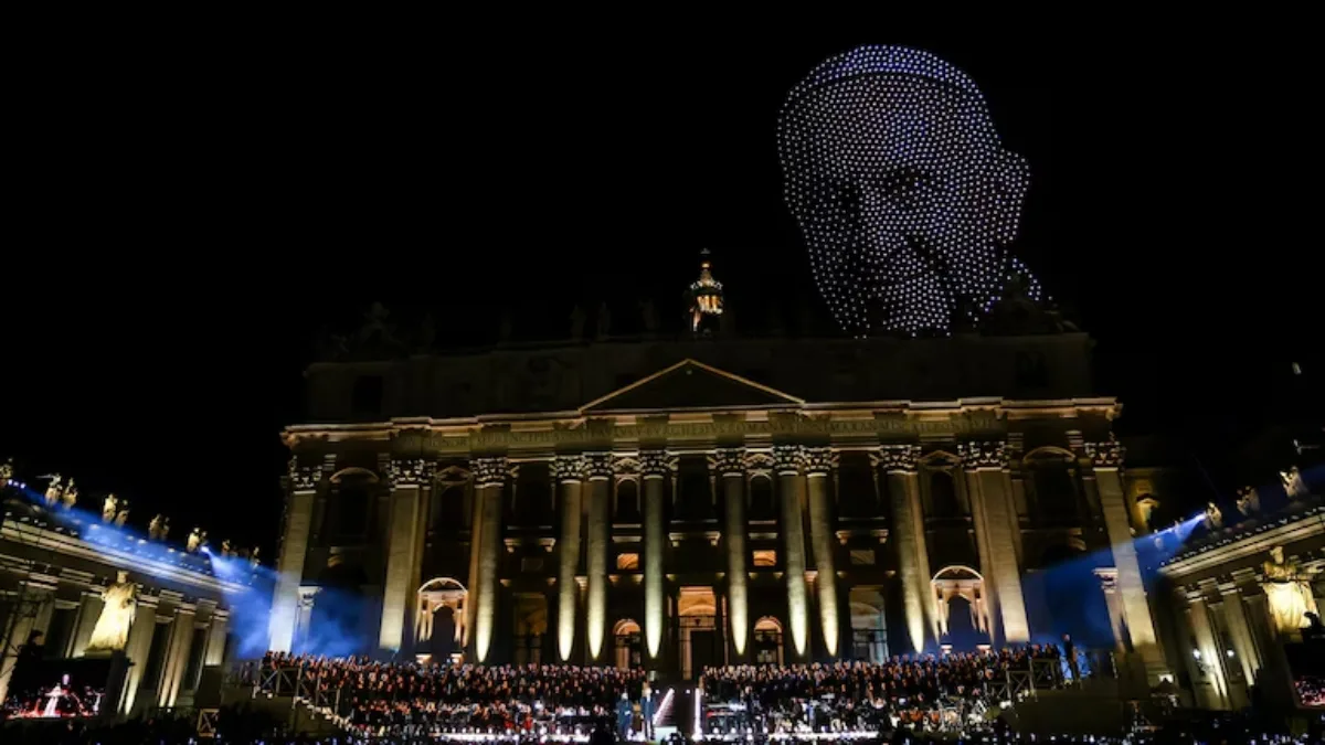 Karol G Brilló En Concierto En El Vaticano Cantó Junto A Andrea Bocelli (4)