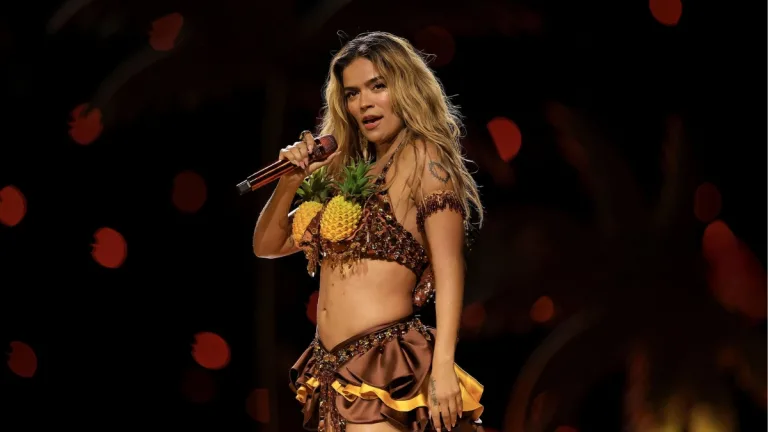 Karol G Brilló En El Show Inaugural De La NFL En Brasil Con Un Espectáculo Lleno De Sabor Latino