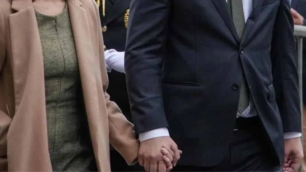 Actriz y subsecretario